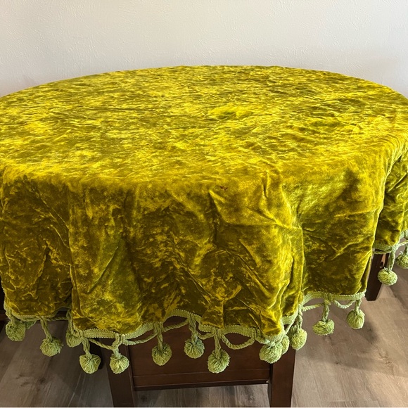 Vintage Luxuriouscrushed Velvet Tablecloth in Vibrant green, MCM with Pom poms